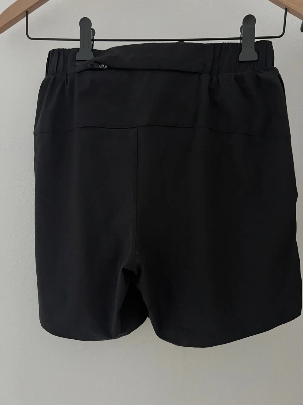 Men’s XS lululemon mile maker rip stop  quick dry material rear zip